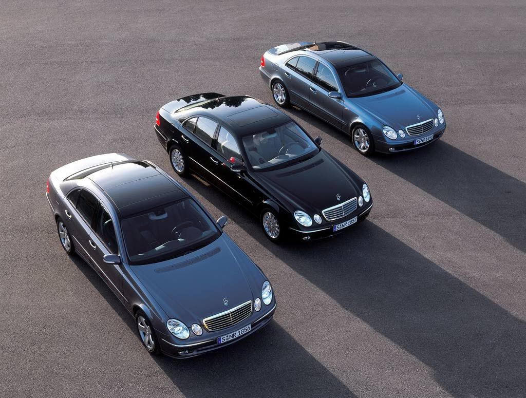 Mercedes Benz Clase E 2002 001.jpg